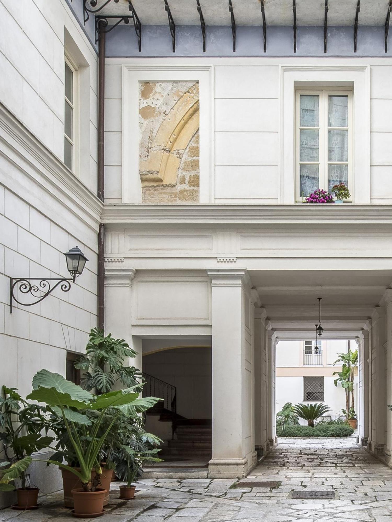Palazzo Castrofilippo Apartment By Wonderful Italy Палермо Екстериор снимка