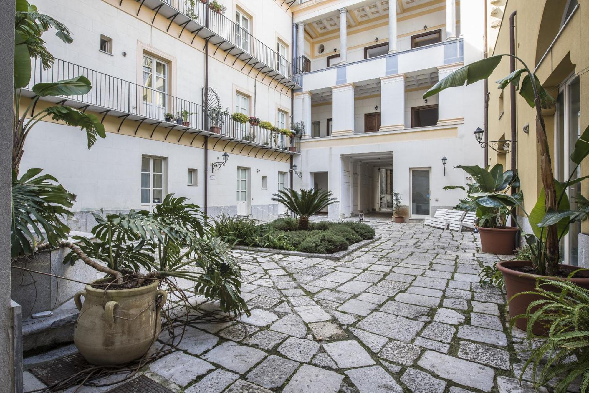 Palazzo Castrofilippo Apartment By Wonderful Italy Палермо Екстериор снимка