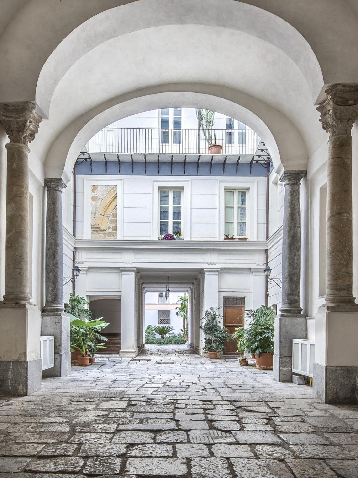 Palazzo Castrofilippo Apartment By Wonderful Italy Палермо Екстериор снимка